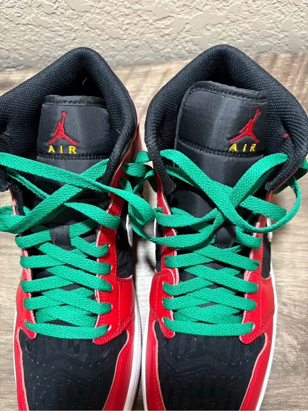 Air Jordan 1 Mid SE Christmas Men’s 10.5 Near DS